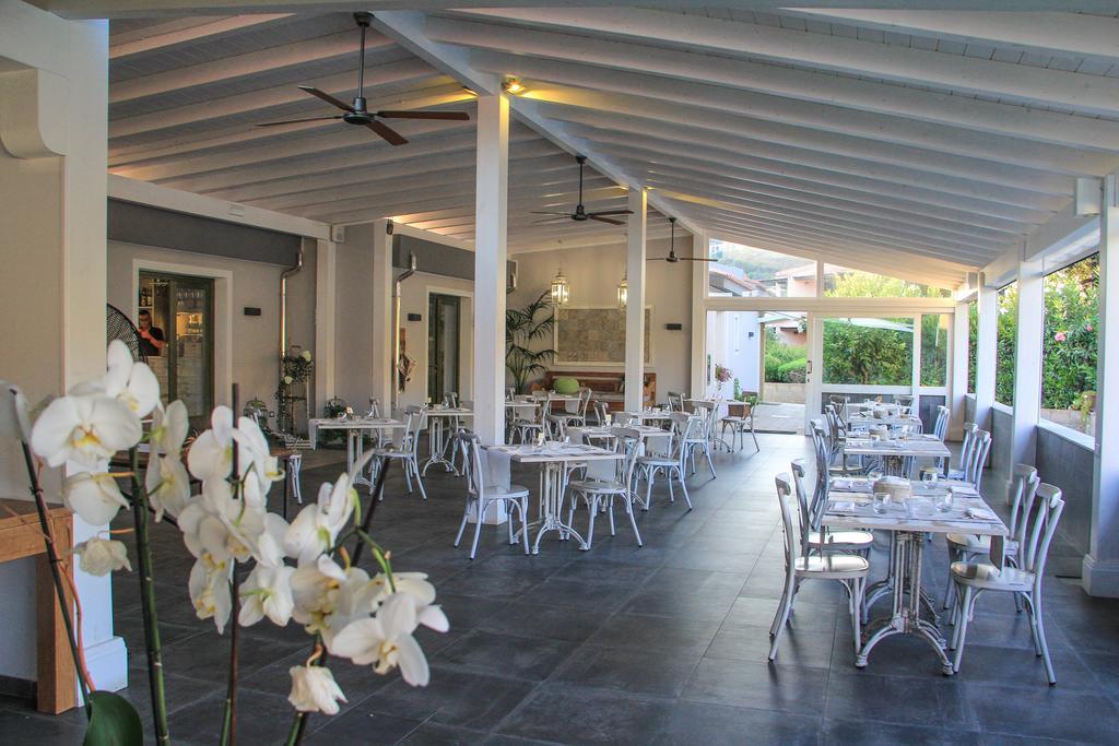 Albaruja Hotel Costa Rei Bagian luar foto