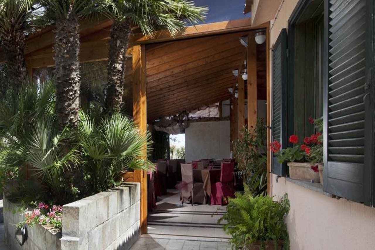 Albaruja Hotel Costa Rei Bagian luar foto