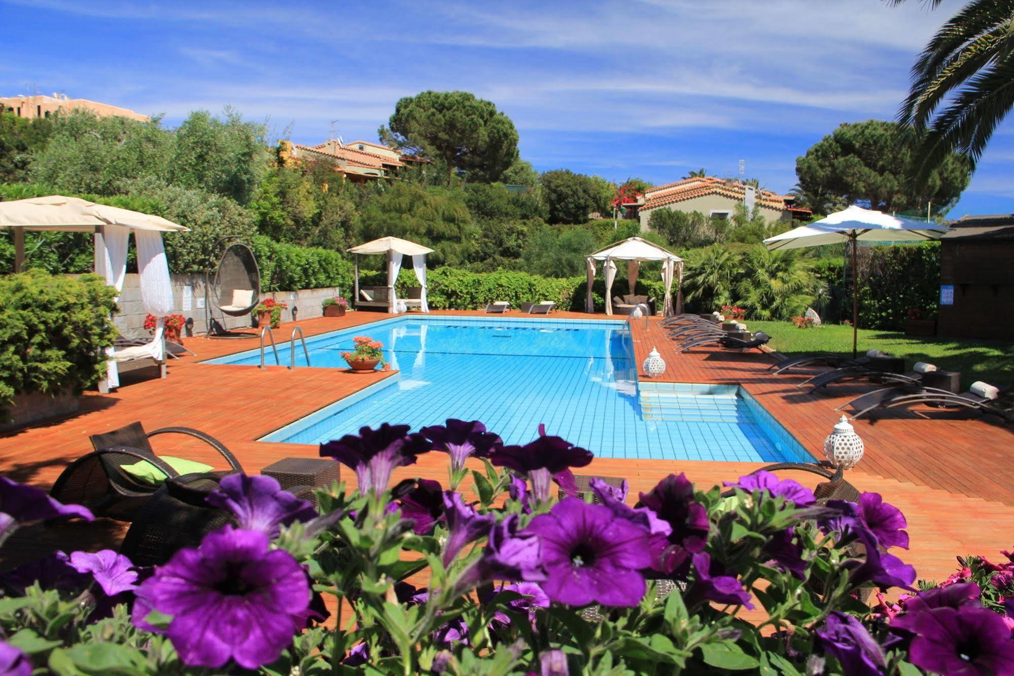 Albaruja Hotel Costa Rei Bagian luar foto