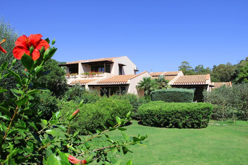 Albaruja Hotel Costa Rei Bagian luar foto