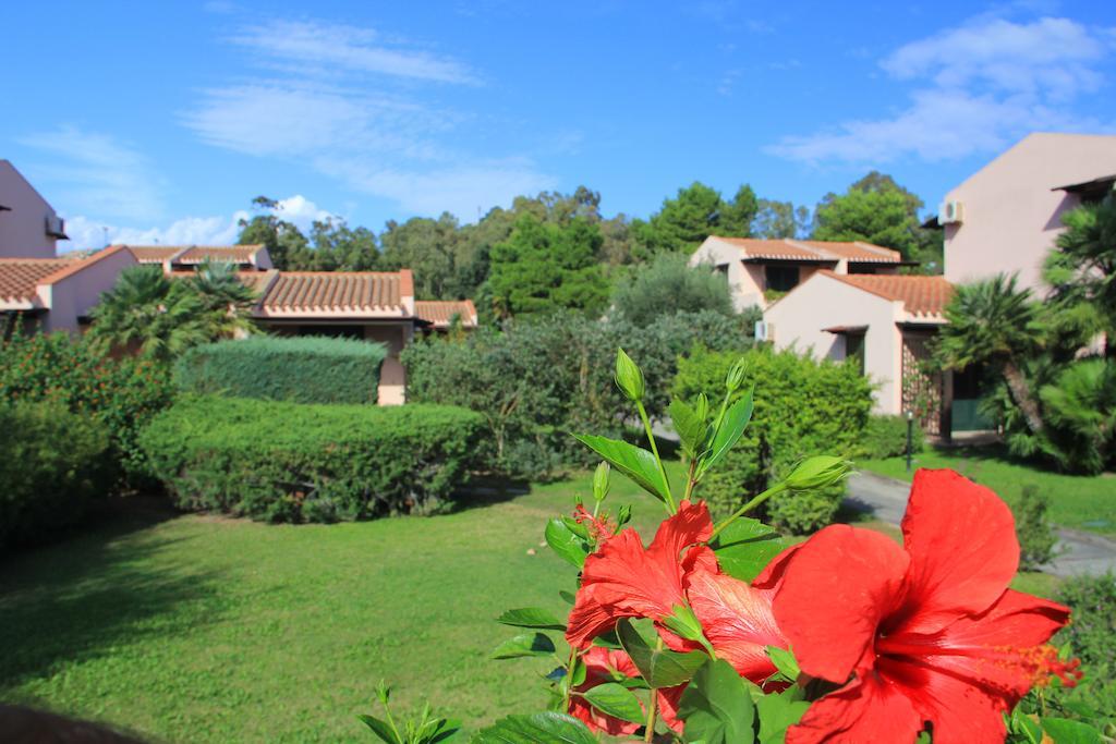 Albaruja Hotel Costa Rei Bagian luar foto