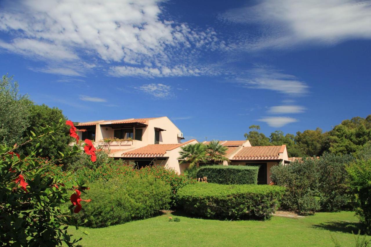 Albaruja Hotel Costa Rei Bagian luar foto
