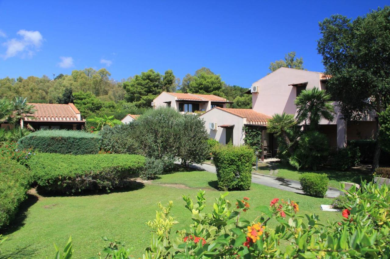 Albaruja Hotel Costa Rei Bagian luar foto